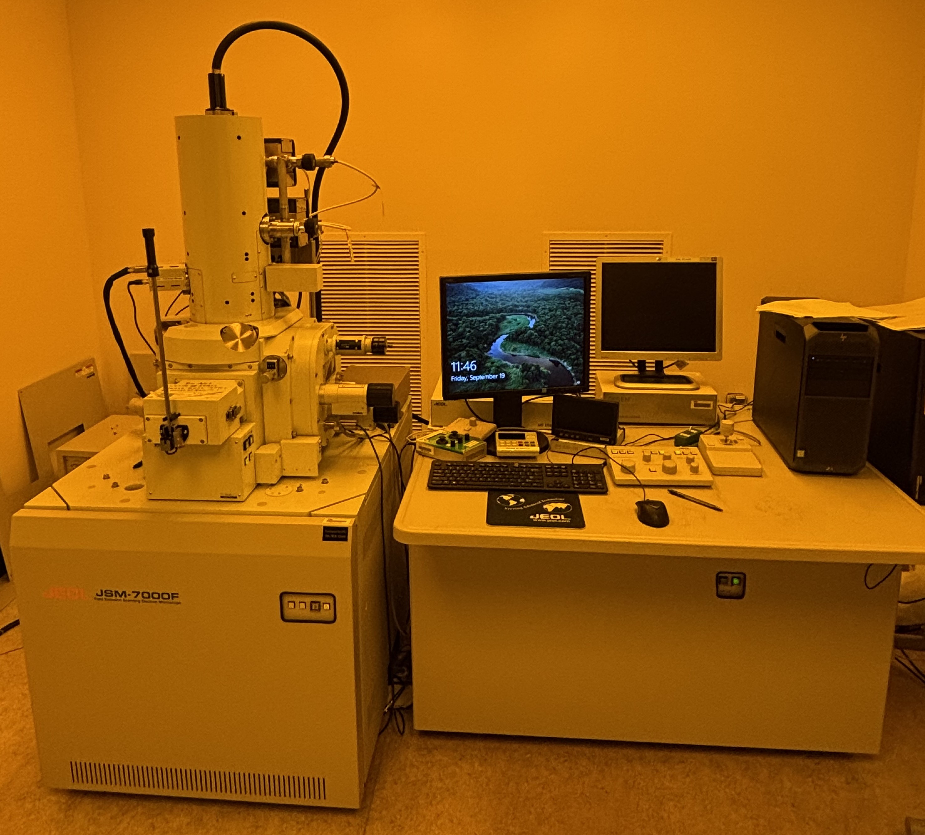 SEM 7000 with EBeam